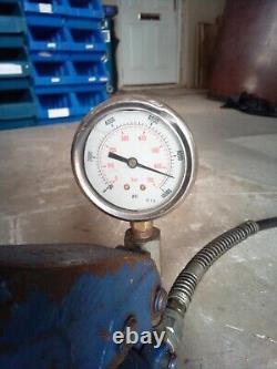HYDRAULIC PUMP 700 BAR/10,000 PSI with hose and pressure gauge