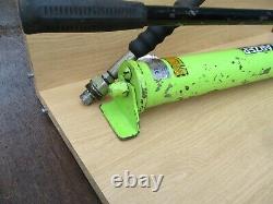 Larzep 700 Bar Hydraulic Hand Pump