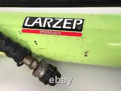 Larzep W22307 700bar 2.4L 2-Speed Hydraulic Hand Pump + Gauge & Hose Porta Power